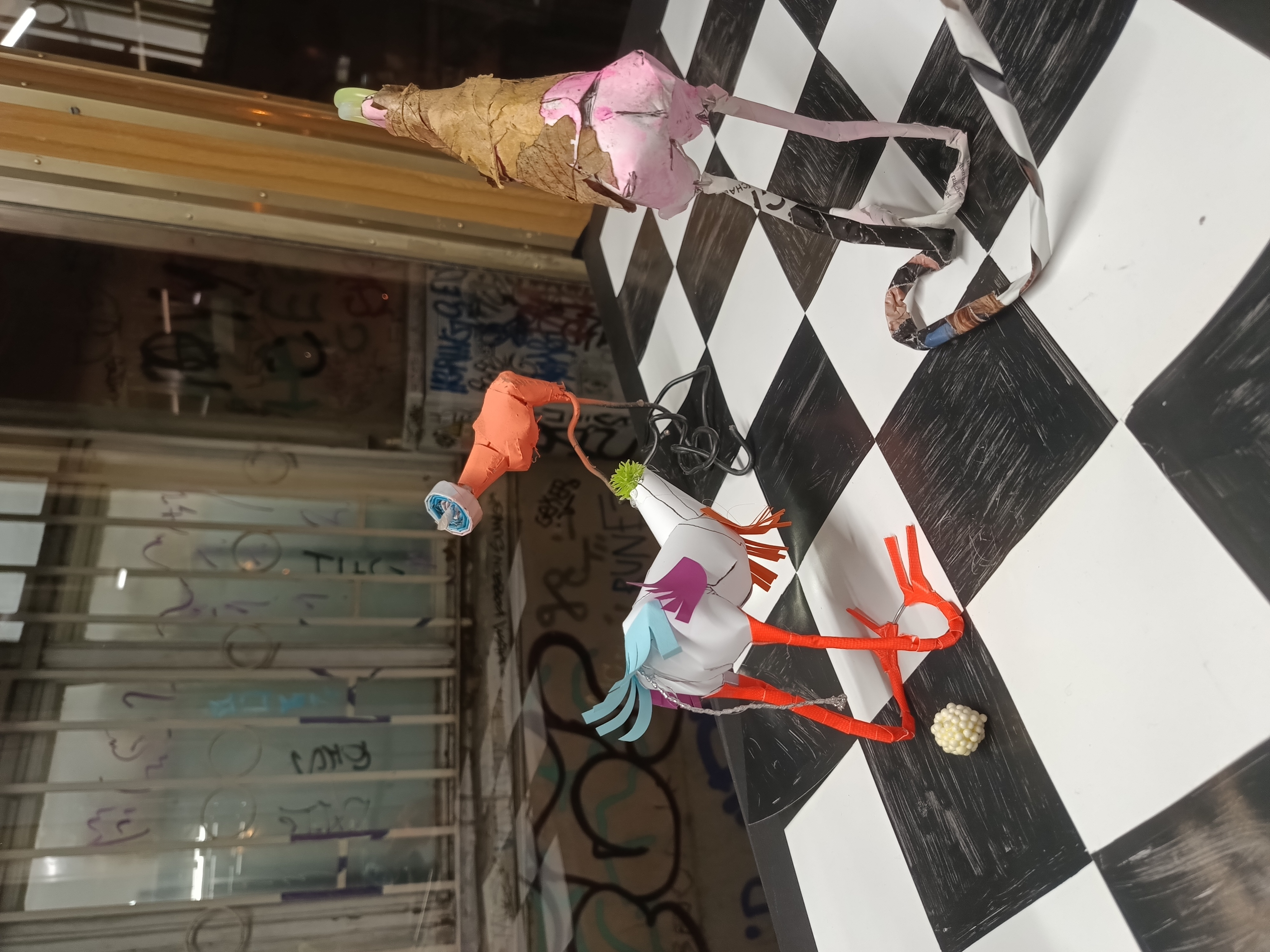 Es kam einfach geflogen und legte sein Ei. - Unerhört!